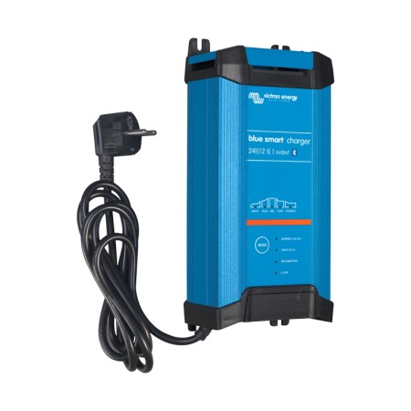 Blue smart ip22 charger 24/12v